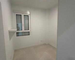 Bedroom of Flat for sale in  Sevilla Capital  with Air Conditioner