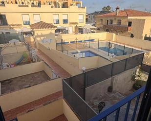 Swimming pool of Single-family semi-detached to rent in Algeciras