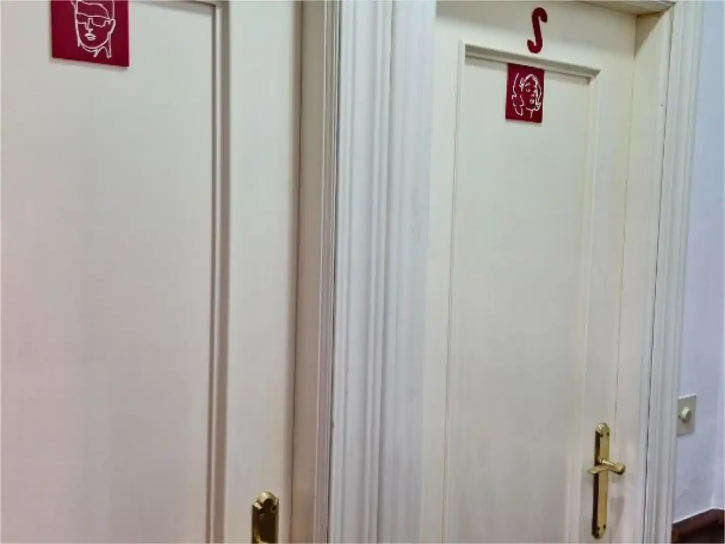 Commercial properties for sale in Oviedo   with Air Conditioner, Heating and Furnished
