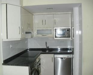 Cuina de Apartament de lloguer en Oviedo  amb Calefacció i Moblat