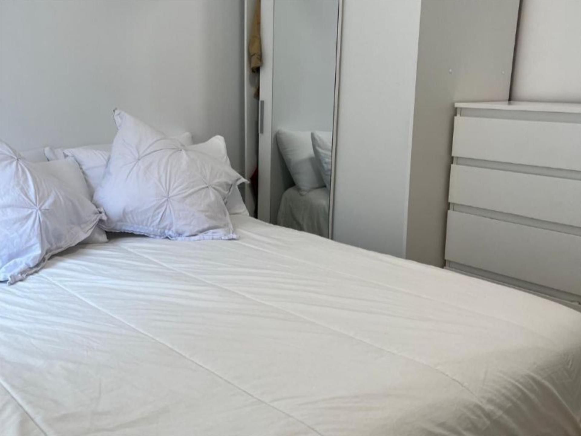 Pis de lloguer a Carrer Nou de la Rambla, 93, El Raval Dormitori de Pis de lloguer en  Barcelona Capital amb Aire condicionat, Calefacció i Moblat