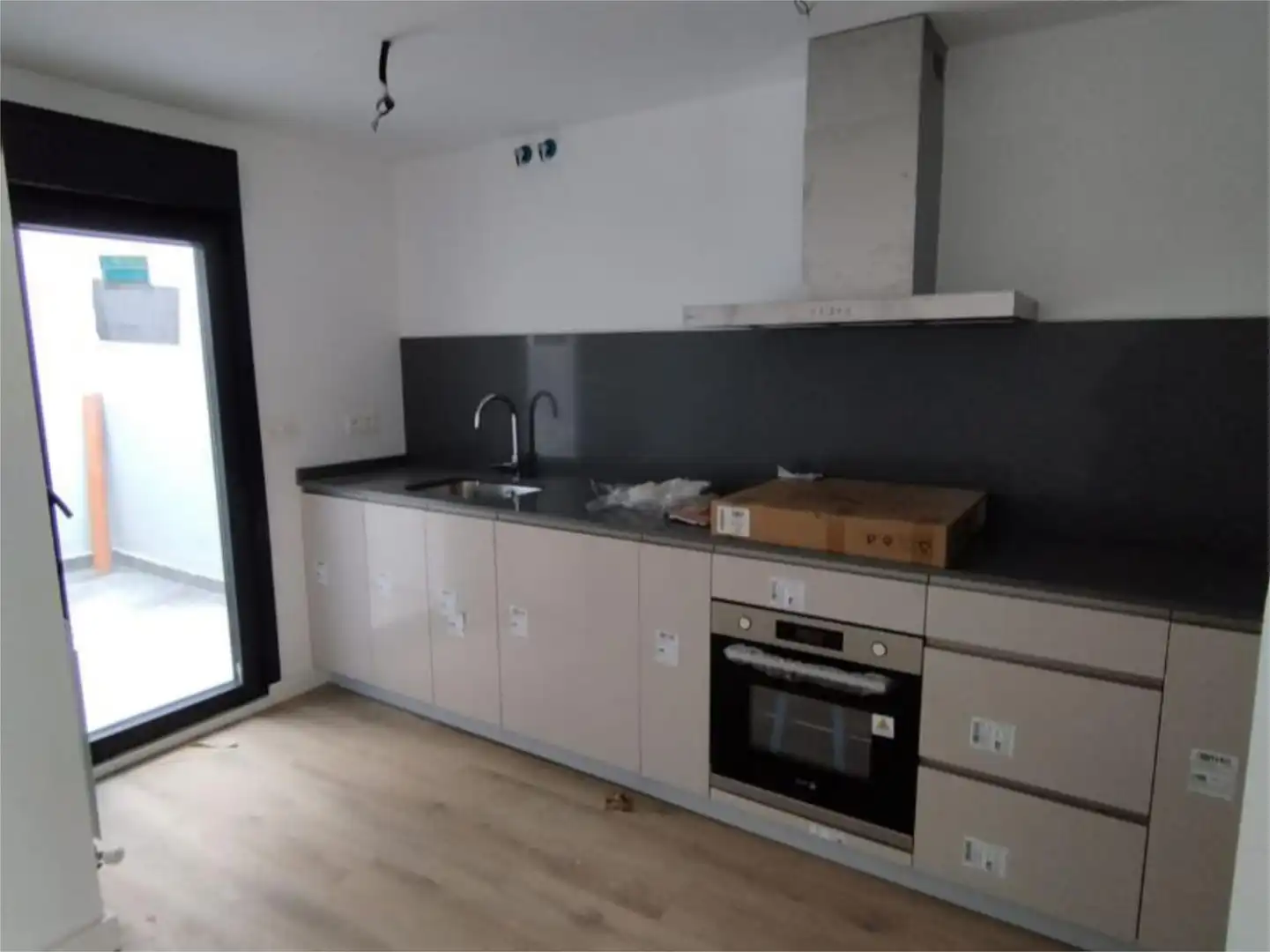Casa adosada en venta en Calle Ramón y Cajal, 4, Villanueva de Gállego Cocina de Casa adosada en venta en Villanueva de Gállego con Aire acondicionado, Terraza y Balcón