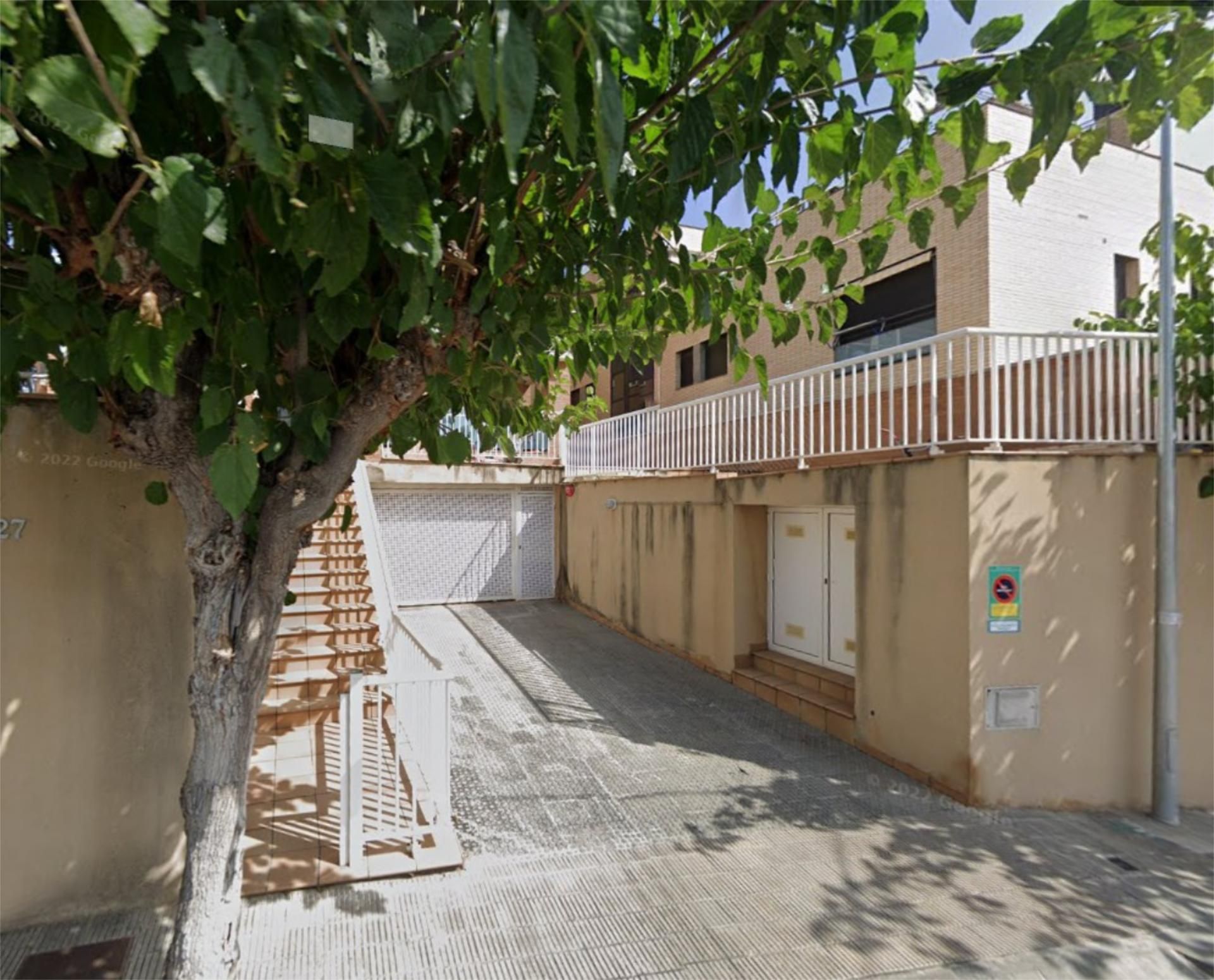 Vista exterior de Traster en venda en Calafell