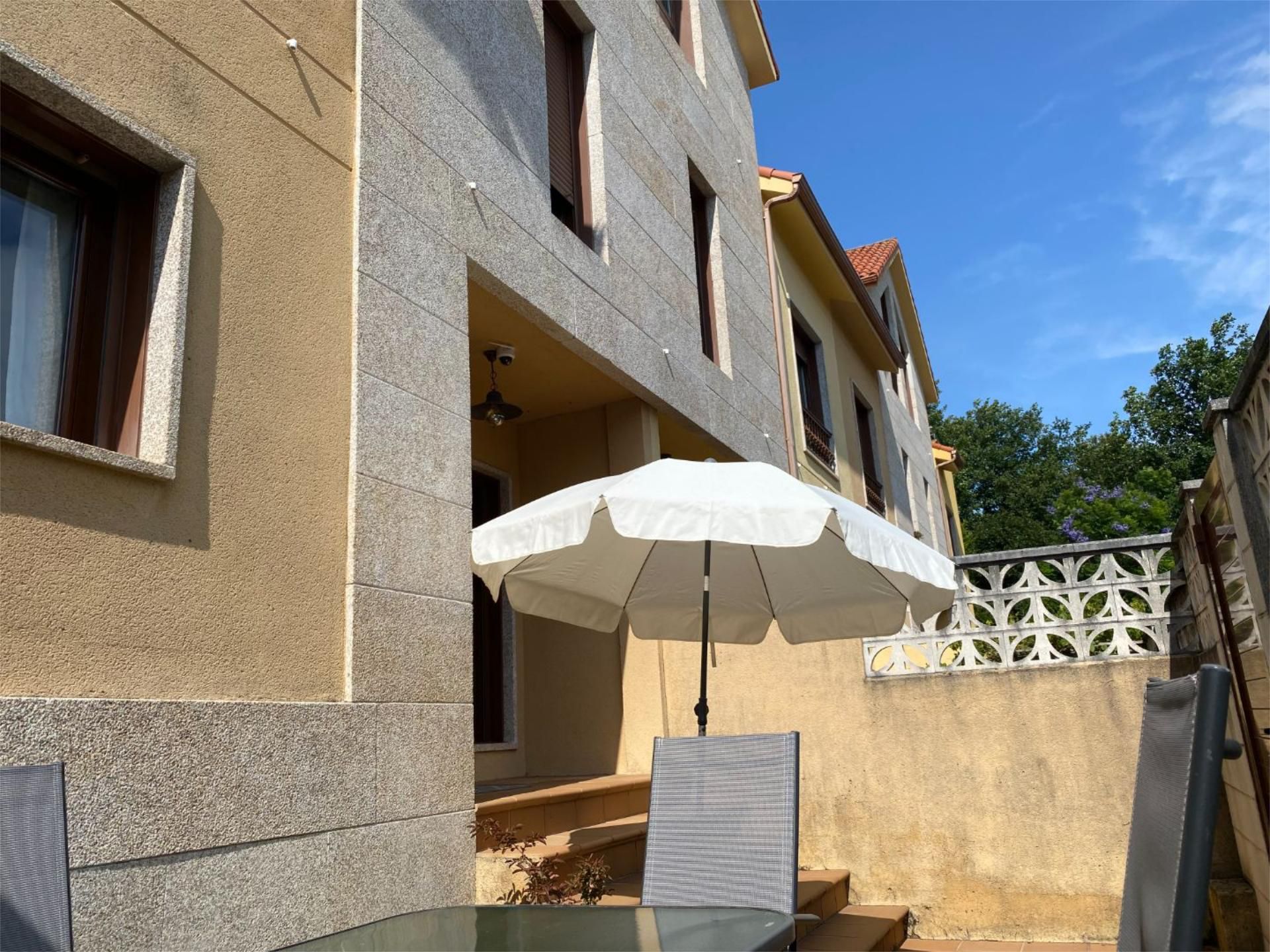 Exterior view of Single-family semi-detached for sale in Cangas   with Heating, Private garden and Parquet flooring