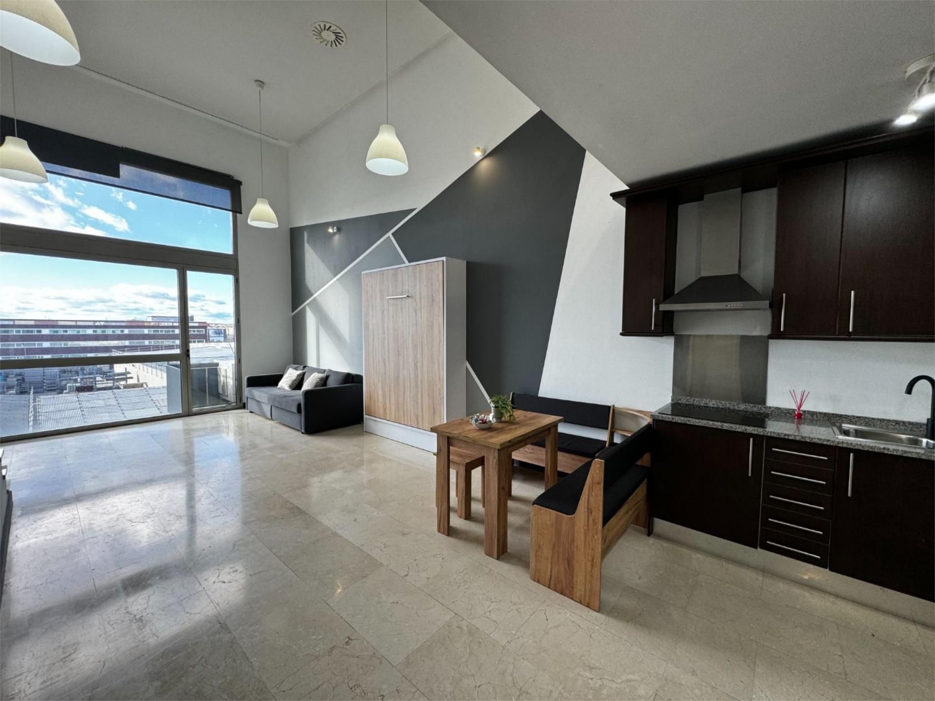 Sala d'estar de Local en venda en  Madrid Capital amb Aire condicionat, Calefacció i Moblat