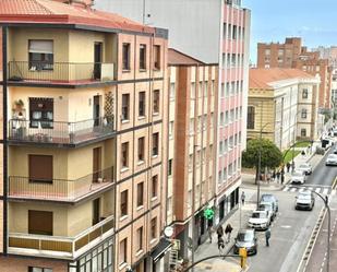 Vista exterior de Pis en venda en Gijón  amb Calefacció i Moblat