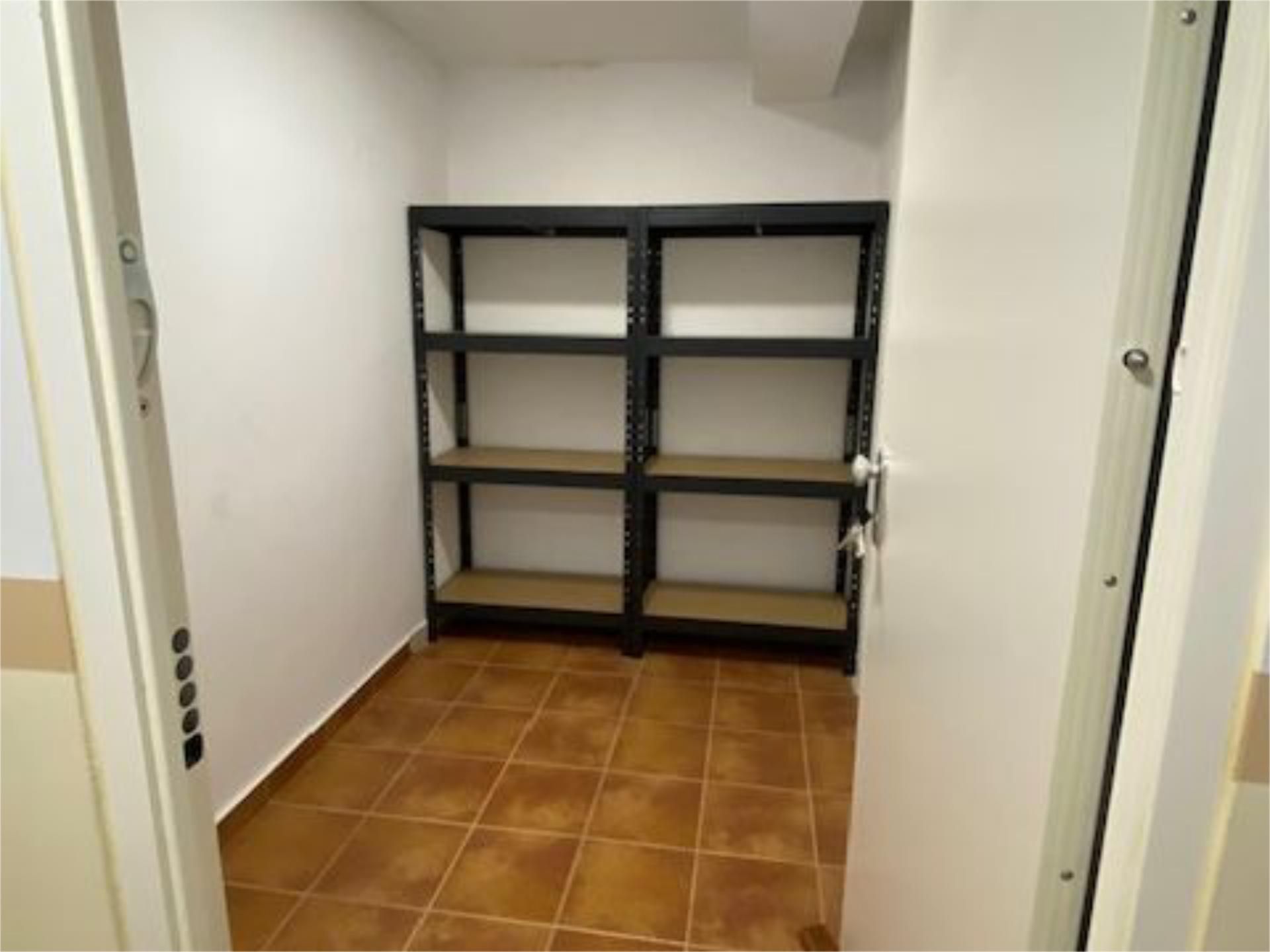 Box room to rent in  Madrid Capital