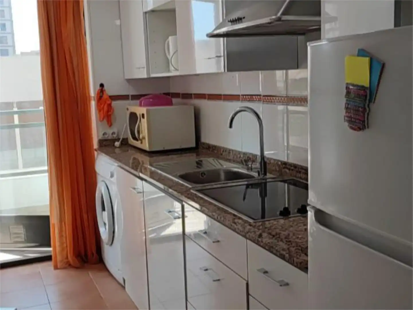 Cocina de Piso de alquiler en Benidorm con Aire acondicionado, Calefacción y Jardín privado