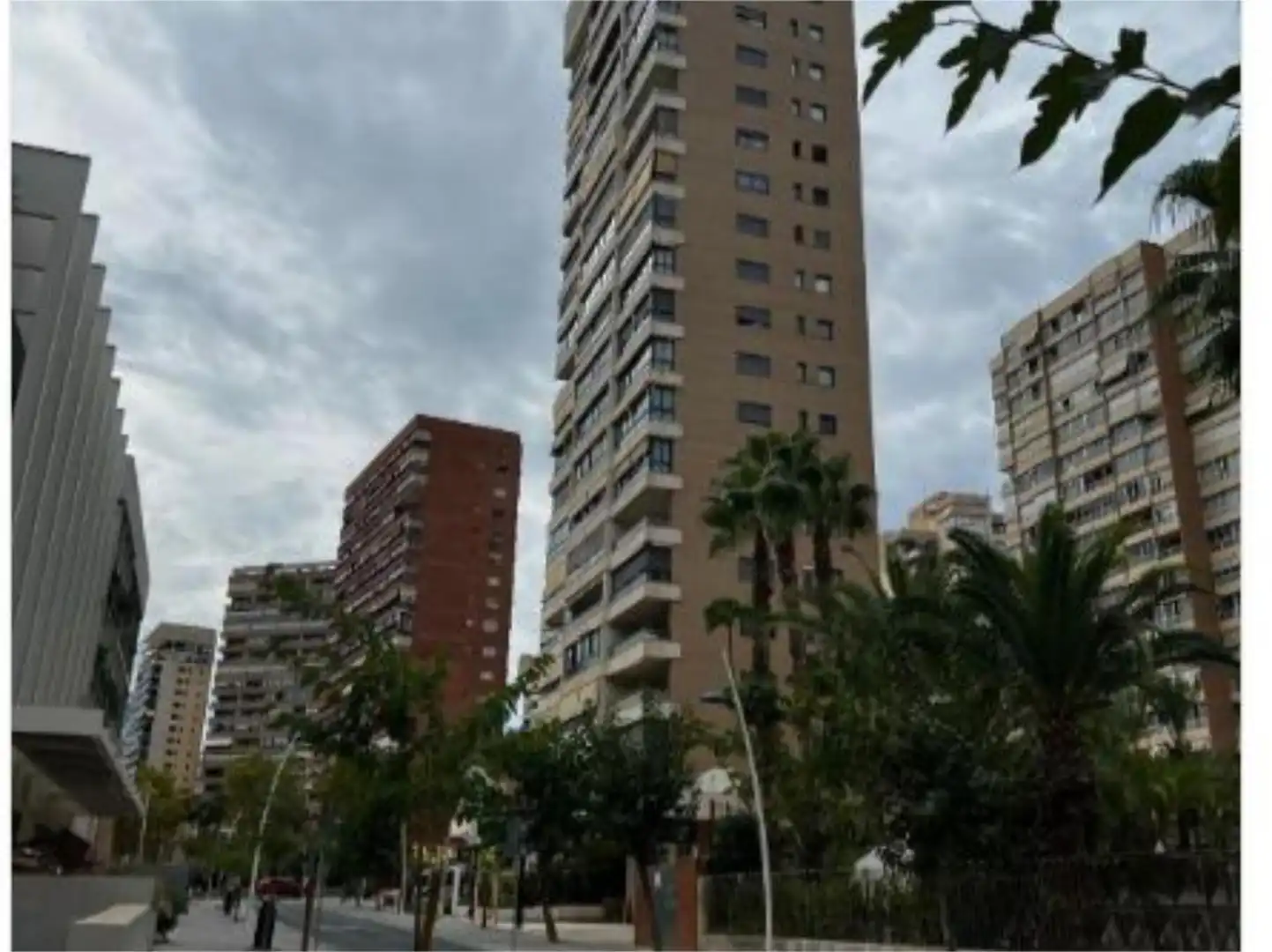 Vista exterior de Piso de alquiler en Benidorm con Aire acondicionado, Calefacción y Jardín privado