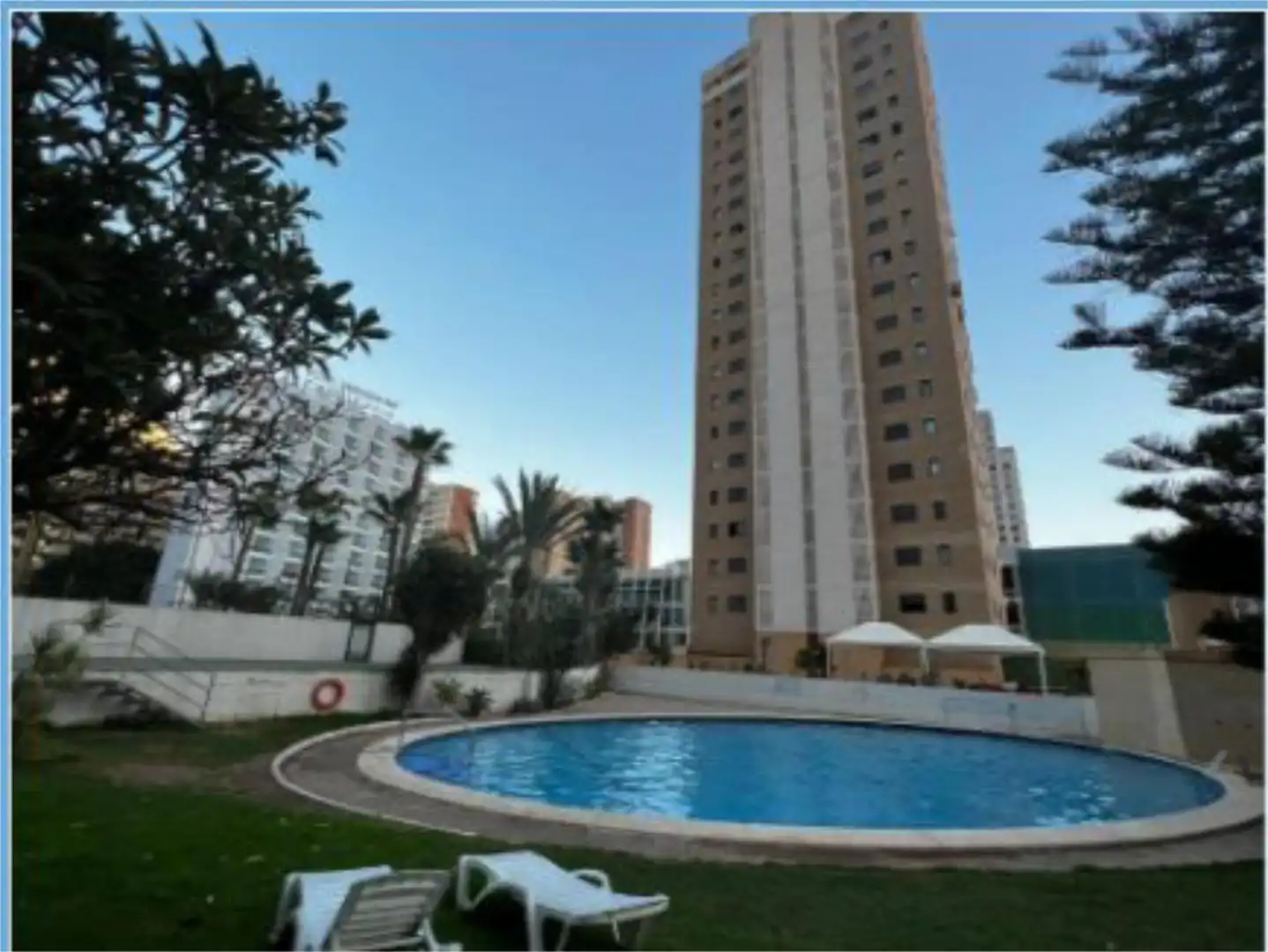 Piscina de Piso de alquiler en Benidorm con Aire acondicionado, Calefacción y Jardín privado