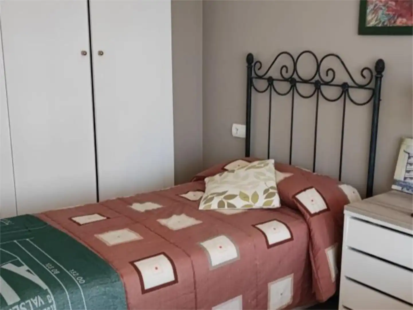 Habitación de Piso de alquiler en Benidorm con Aire acondicionado, Calefacción y Jardín privado