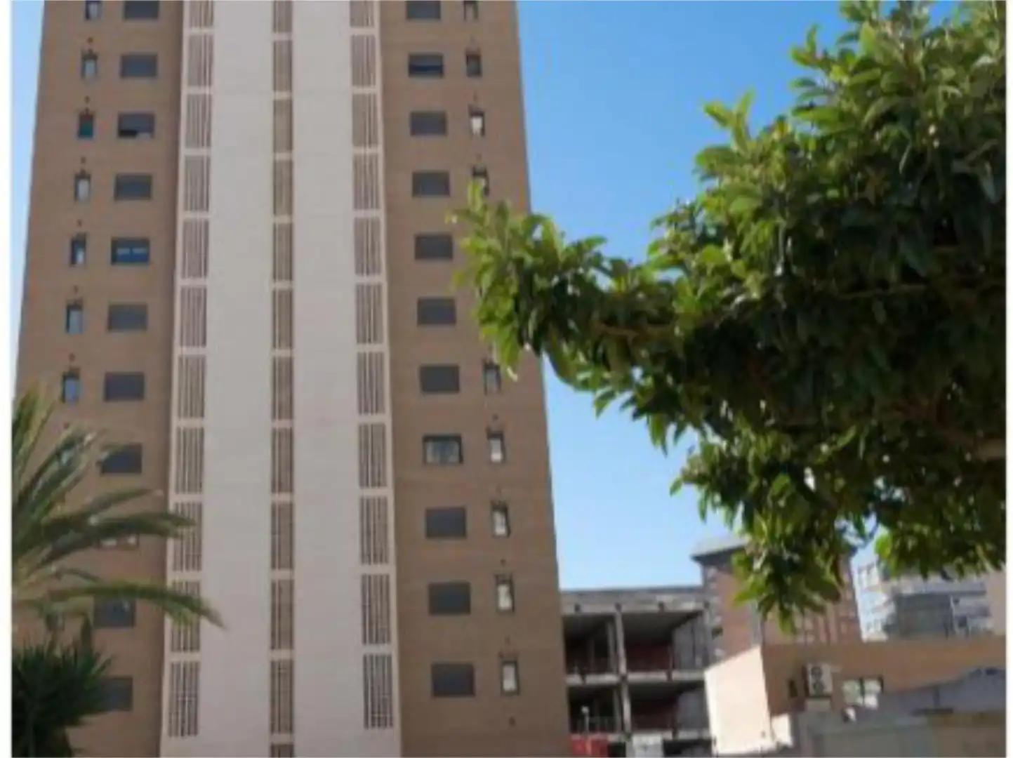 Vista exterior de Piso de alquiler en Benidorm con Aire acondicionado, Calefacción y Jardín privado