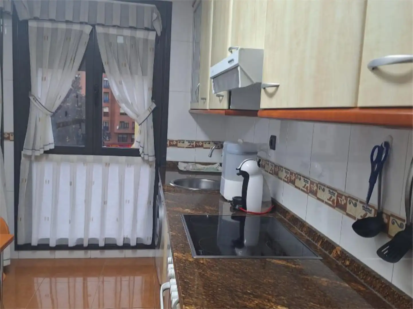 Küche von Wohnung zur Miete in Oviedo  mit Heizung, Privatgarten und Parkett