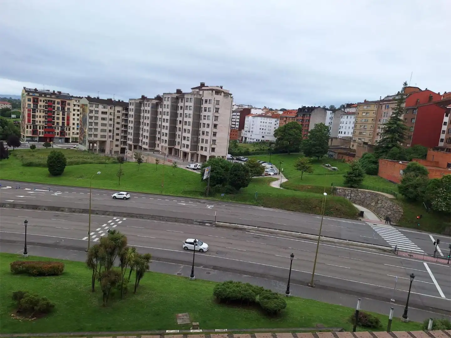 Außenansicht von Wohnung zur Miete in Oviedo  mit Heizung, Privatgarten und Parkett