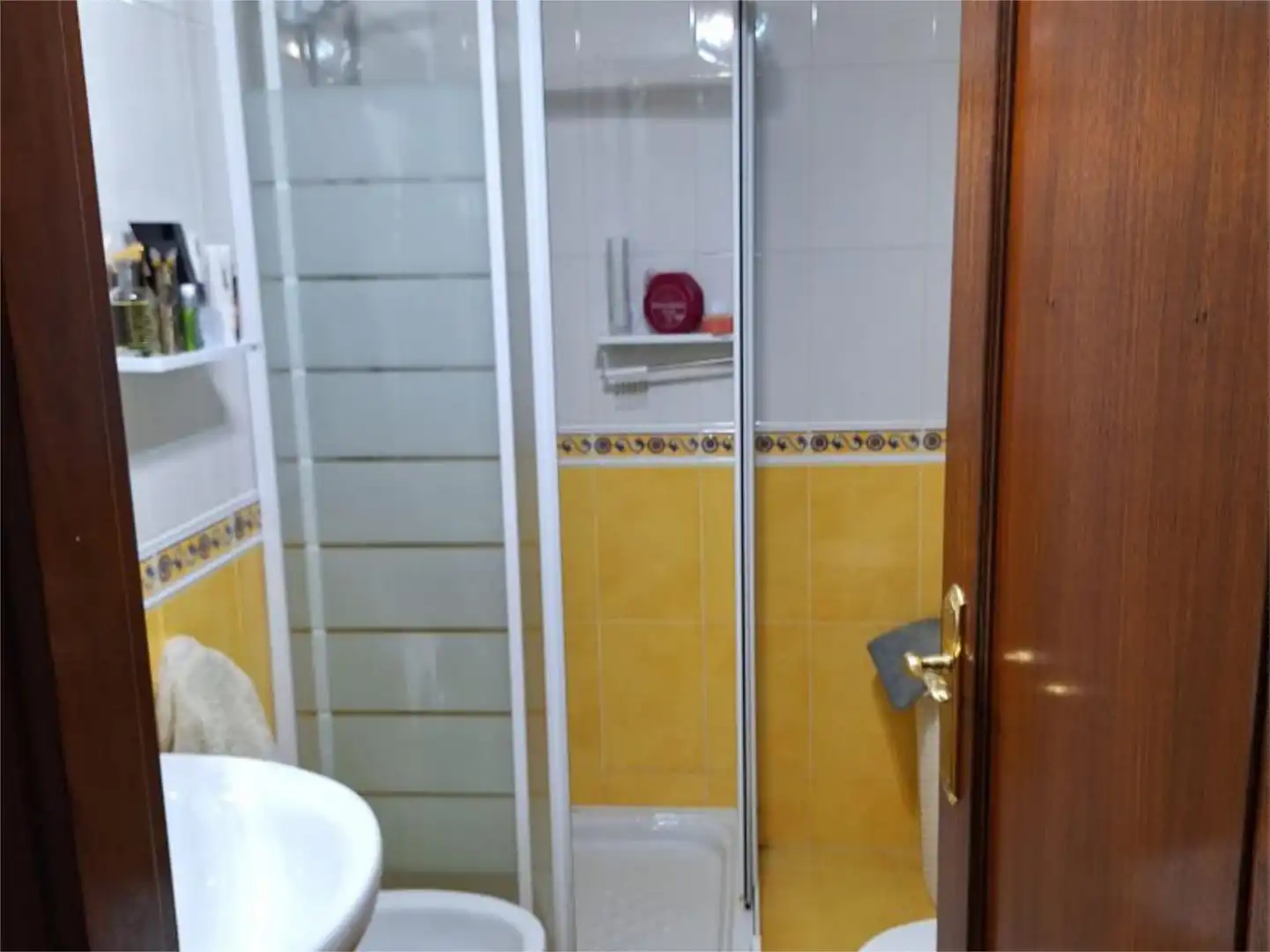 Badezimmer von Wohnung zur Miete in Oviedo  mit Heizung, Privatgarten und Parkett