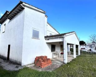 Exterior view of House or chalet for sale in Navas del Rey  with Heating, Private garden and Terrace