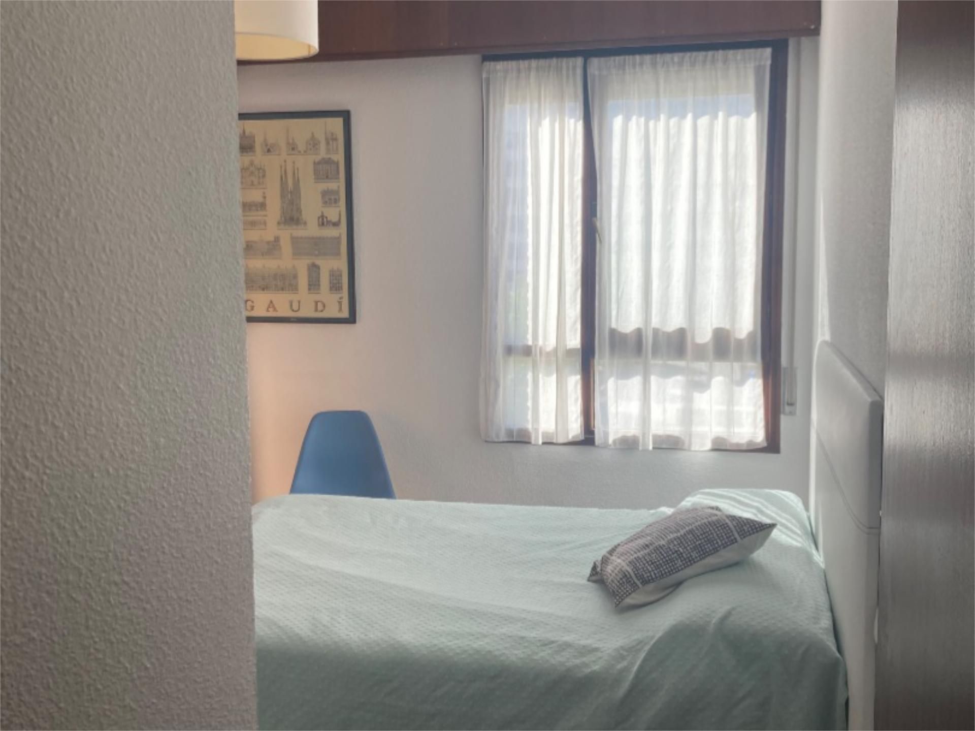 Bedroom of Flat to share in  Pamplona / Iruña  with Heating, Private garden and Parquet flooring