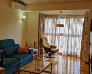 Living room of Flat to rent in  Madrid Capital  with Air Conditioner, Swimming Pool and Balcony