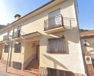 Vista exterior de Casa adosada en venda en La Iruela amb Aire condicionat, Calefacció i Jardí privat