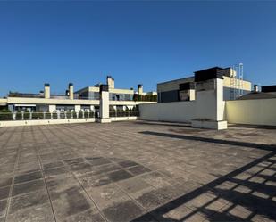 Terrassa de Àtic en venda en Oviedo  amb Calefacció, Terrassa i Piscina
