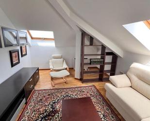 Living room of Flat to rent in Medina del Campo  with Air Conditioner, Parquet flooring and Furnished