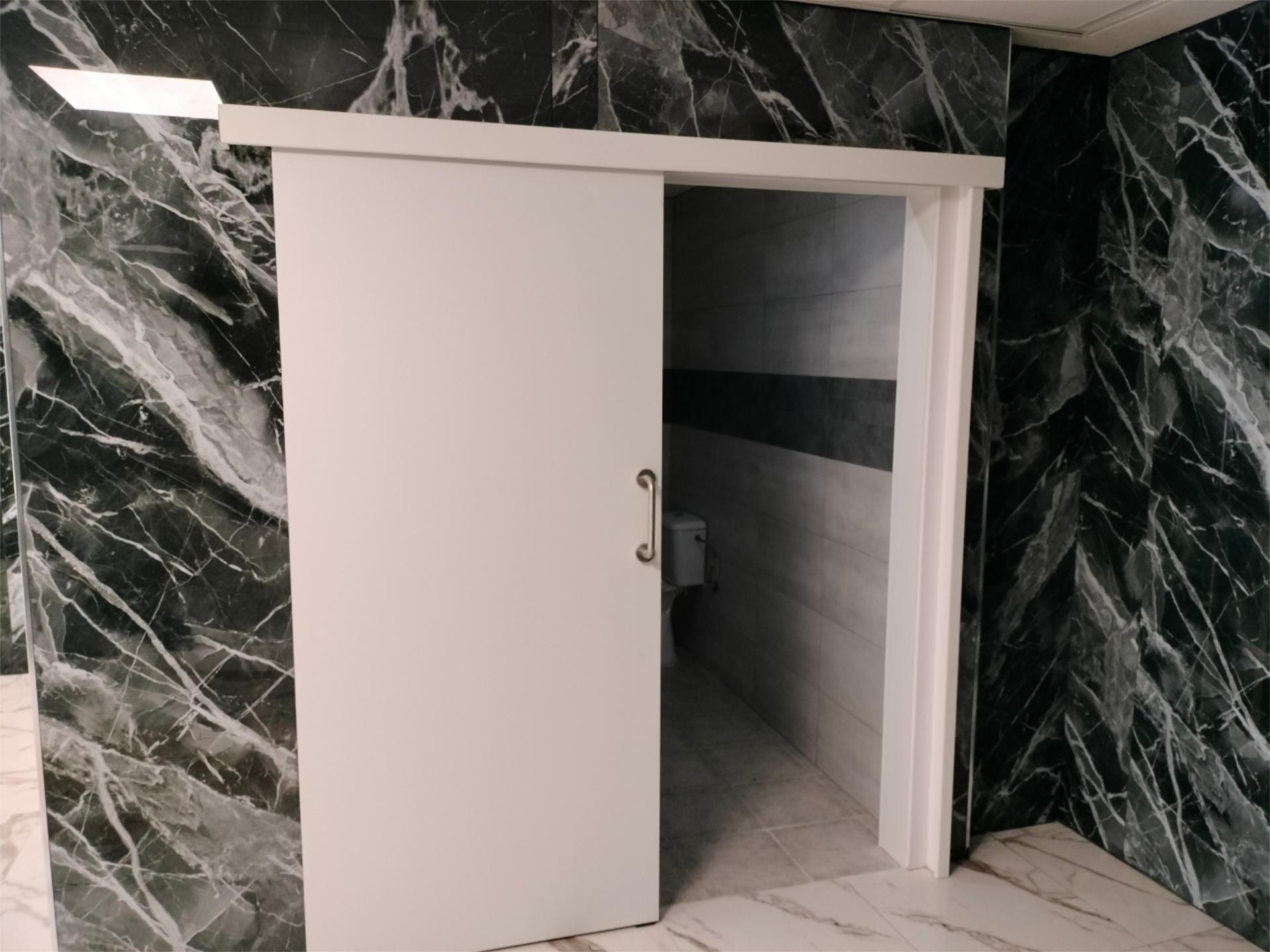 Bathroom of Premises to rent in Oviedo 
