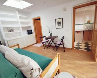 Bedroom of Apartment to rent in  Madrid Capital  with Private garden