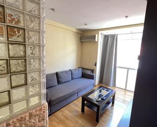 Sala d'estar de Pis en venda en  Madrid Capital amb Calefacció, Parquet i Traster