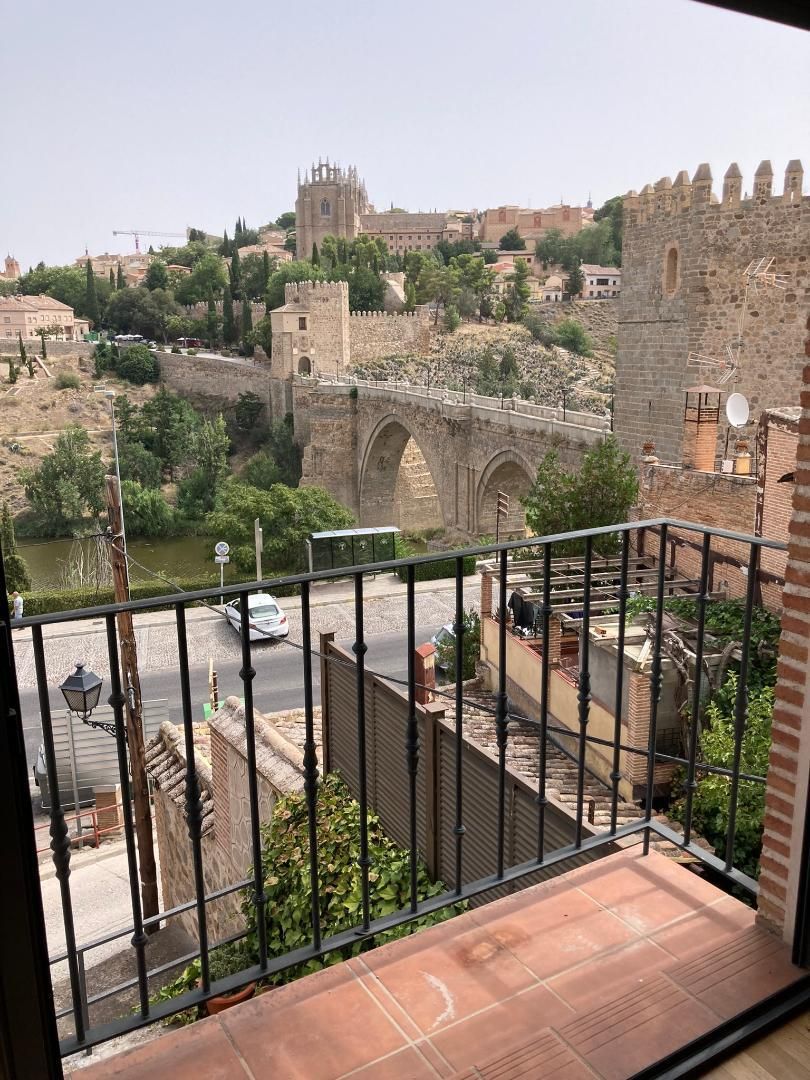 Vista exterior de Dúplex en venda en  Toledo Capital amb Terrassa i Balcó