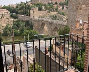 Vista exterior de Dúplex en venda en  Toledo Capital amb Terrassa i Balcó