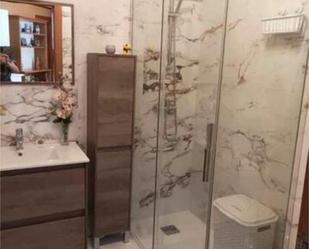 Bany de Pis de lloguer en Linares amb Jardí privat, Traster i Moblat