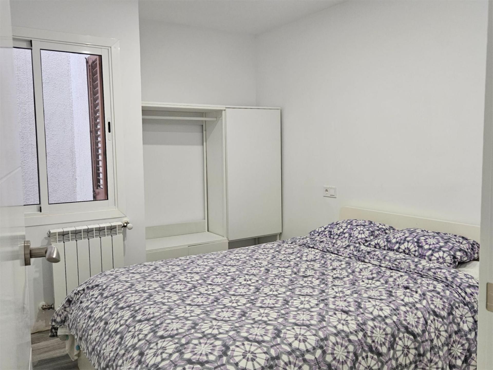 Bedroom of Flat to share in Calella  with Parquet flooring, Terrace and Furnished