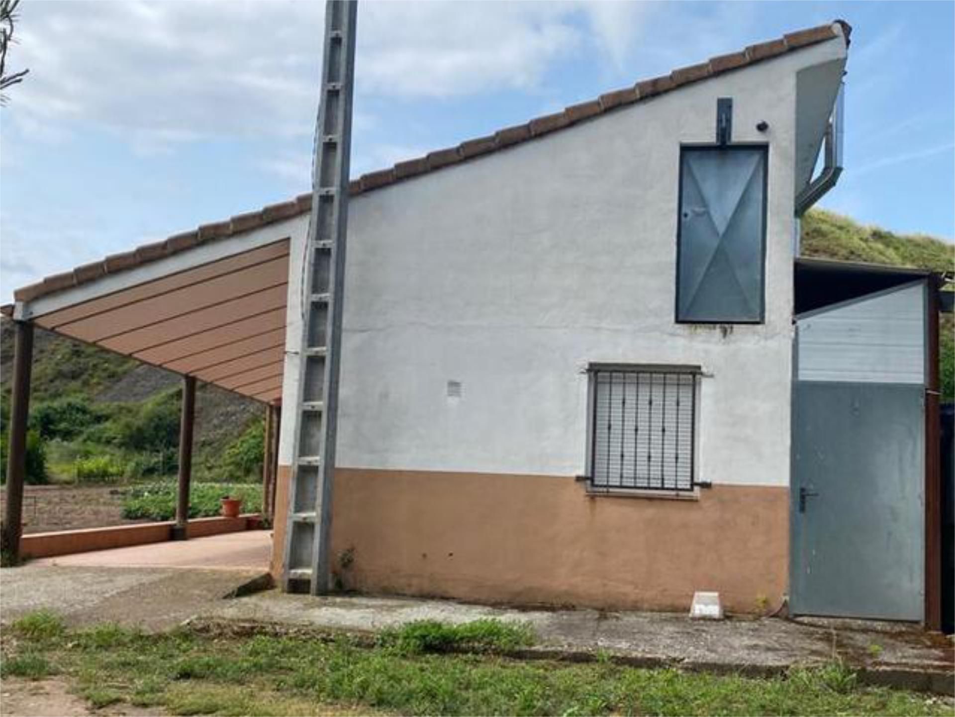 Vista exterior de Casa adosada en venda en Pradejón amb Calefacció, Jardí privat i Terrassa