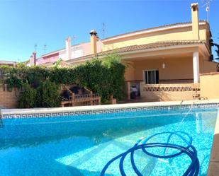 Piscina de Pis en venda en La Pobla de Vallbona amb Aire condicionat, Jardí privat i Traster