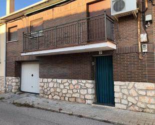 Exterior view of Single-family semi-detached for sale in Almonacid de Zorita  with Air Conditioner, Private garden and Terrace