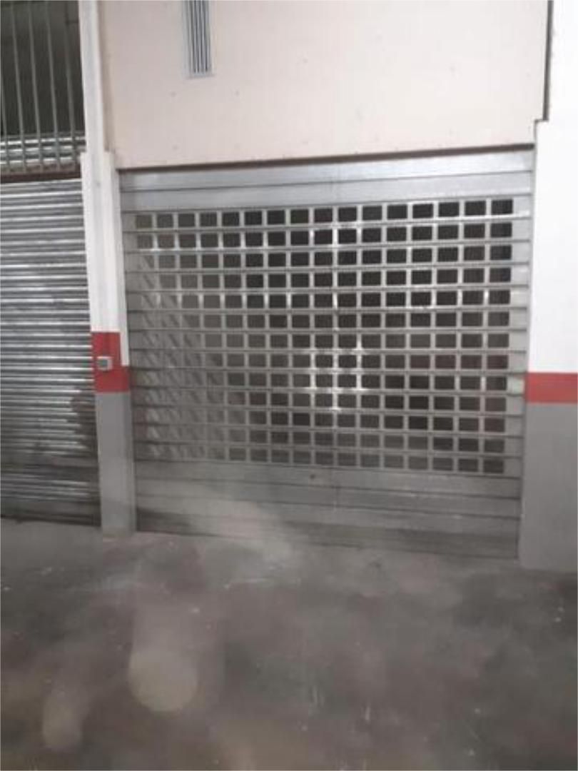 Garage to rent in Roses