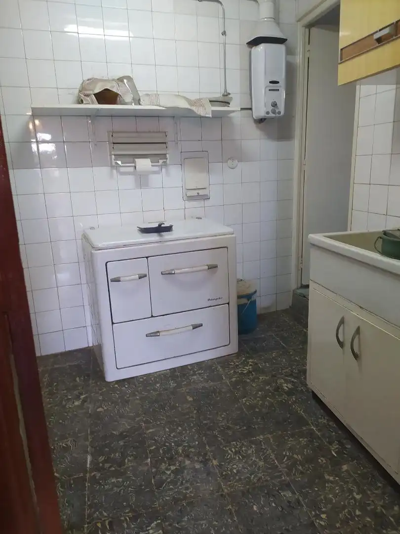 Planta baixa en venda a Calle Mayor, 21, Bustarviejo Cuina de Planta baixa en venda en Bustarviejo amb Jardí privat