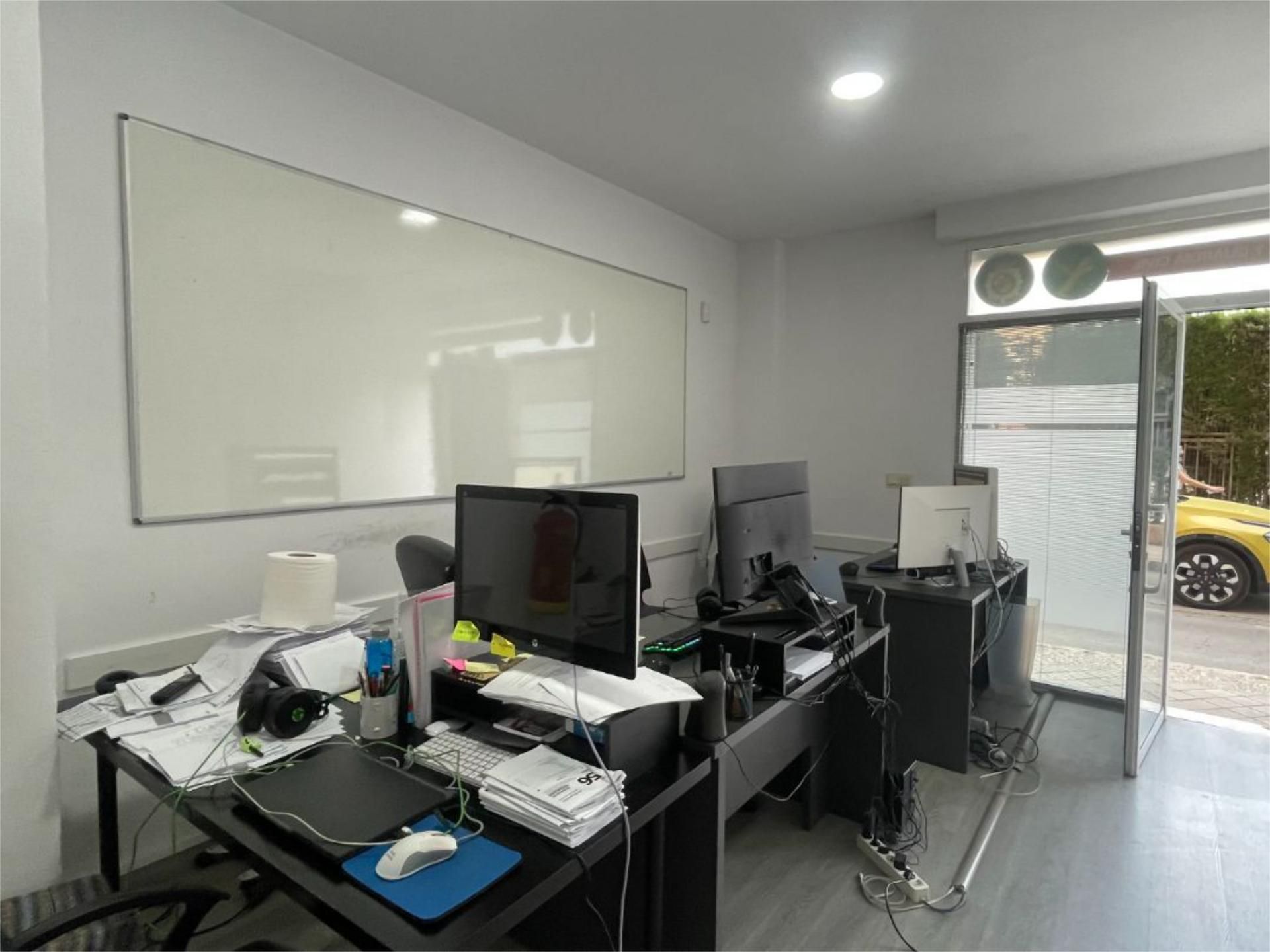 Premises for sale in  Granada Capital