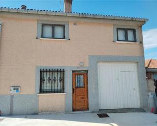 Exterior view of Single-family semi-detached for sale in Revillarruz  with Heating, Private garden and Terrace
