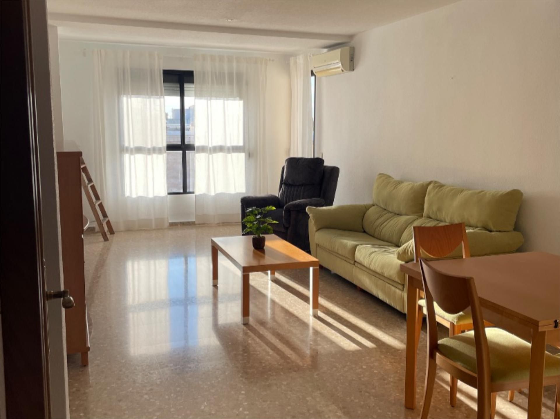 Sala d'estar de Pis per a compartir en Burjassot amb Aire condicionat, Calefacció i Terrassa