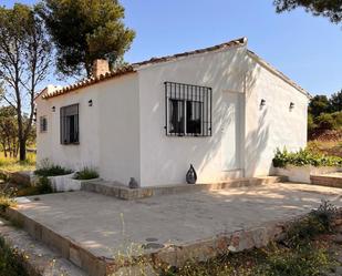 Vista exterior de Casa o xalet en venda en Alcublas amb Calefacció, Jardí privat i Terrassa