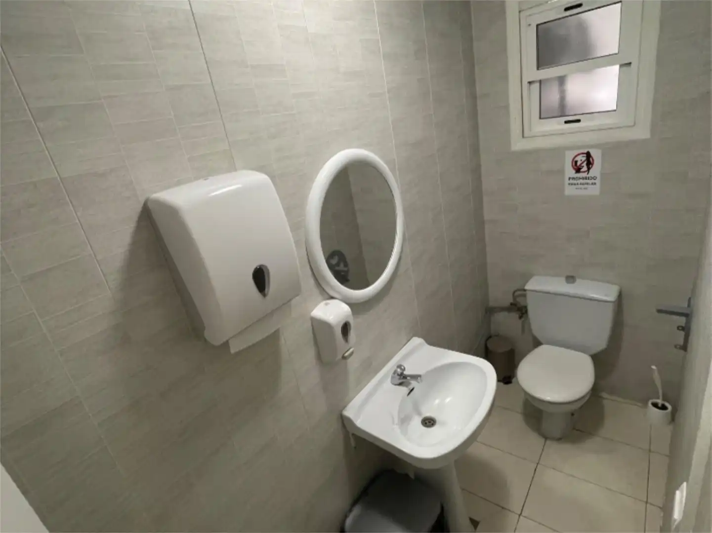 Local de alquiler en Carrer Miguel de Cervantes, 32, L'Ametlla de Mar pueblo Baño de Local de alquiler en L'Ametlla de Mar con Aire acondicionado, Calefacción y Amueblado