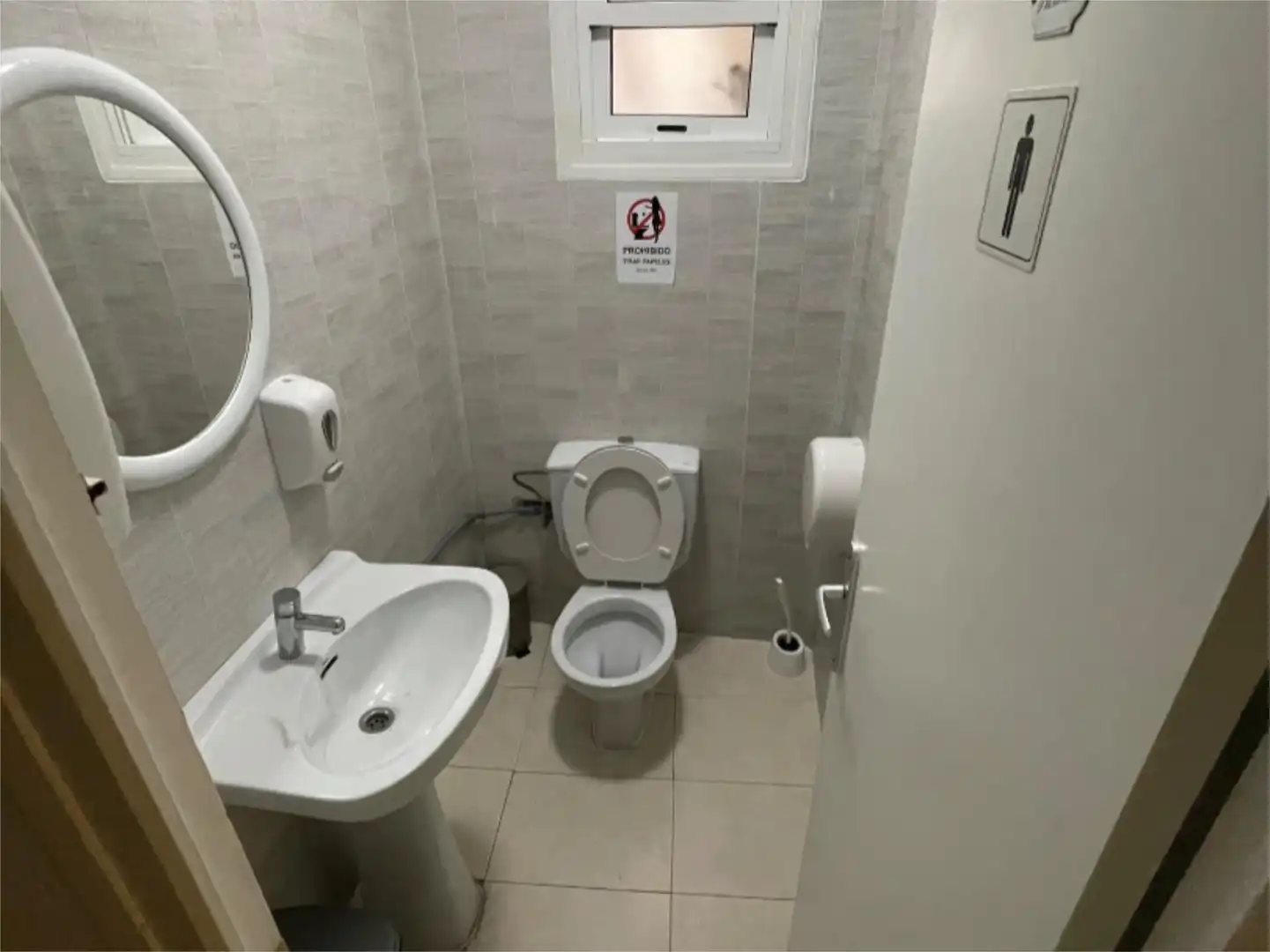 Local de alquiler en Carrer Miguel de Cervantes, 32, L'Ametlla de Mar pueblo Baño de Local de alquiler en L'Ametlla de Mar con Aire acondicionado, Calefacción y Amueblado
