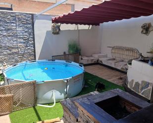 Piscina de Casa adosada en venda en Daimiel amb Calefacció, Jardí privat i Parquet