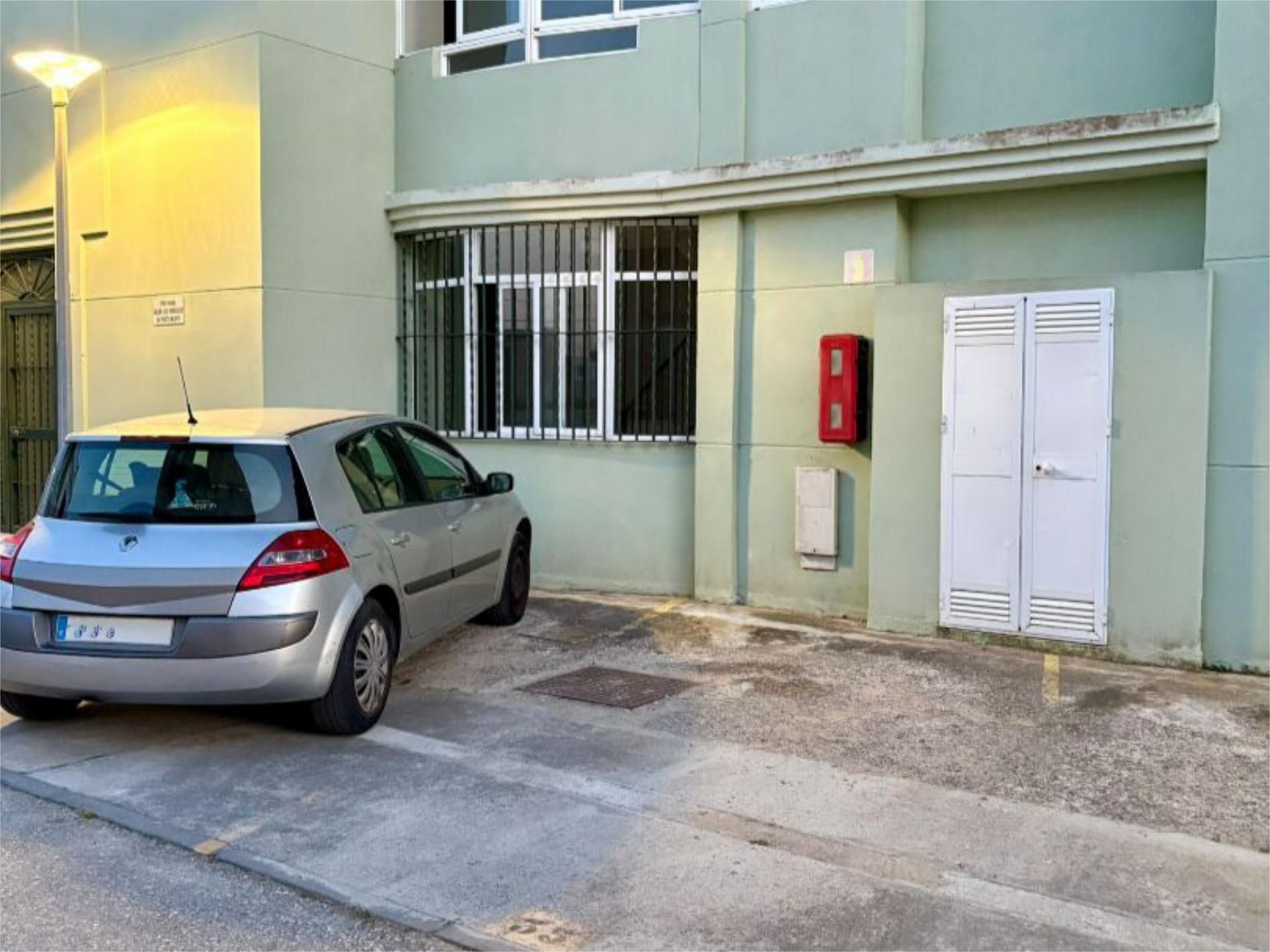 Aparcament de Pis de lloguer en Chipiona amb Terrassa, Piscina i Moblat