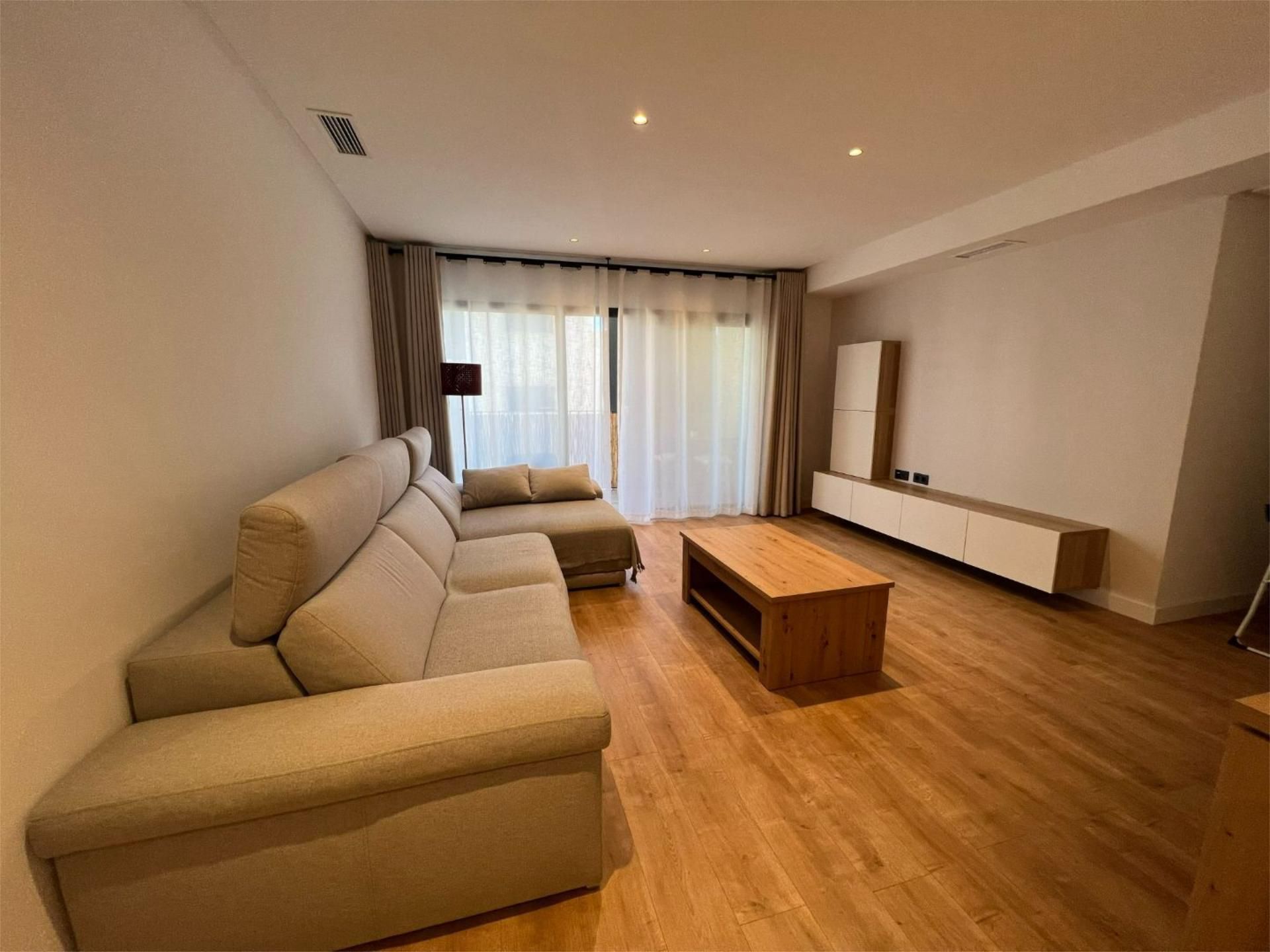 Living room of Flat to rent in Crevillent  with Private garden, Parquet flooring and Swimming Pool