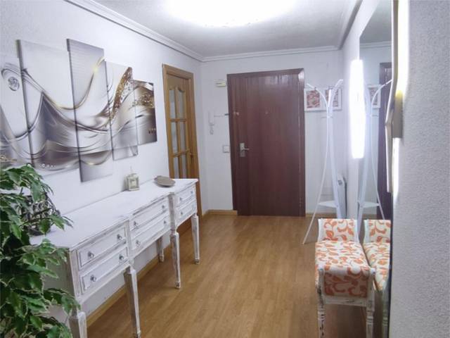 Piso en Alquiler en Calle Virgen de la Vega, 27 en San Antonio