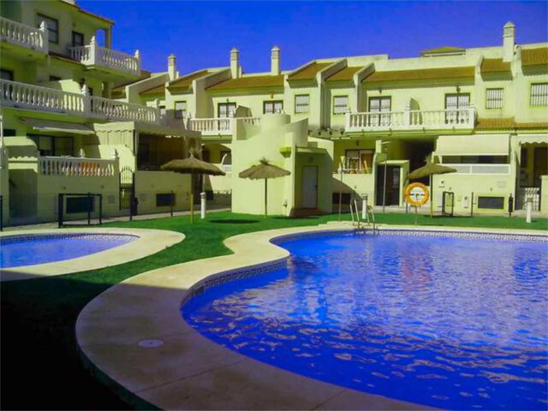 Swimming pool of Garage to rent in La Antilla
