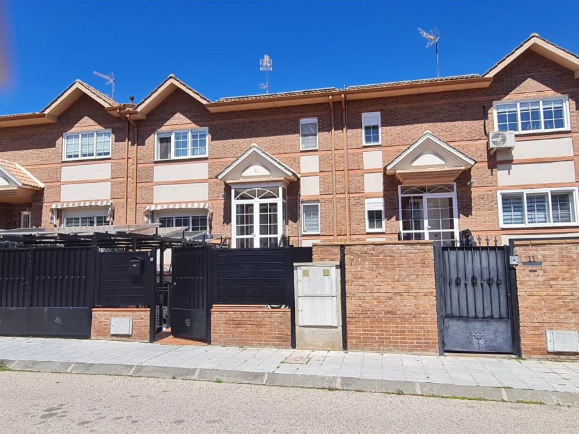 Exterior view of Flat for sale in Azuqueca de Henares  with Air Conditioner, Heating and Private garden