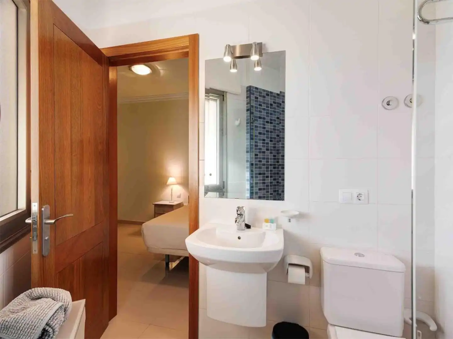 Bany de Casa o xalet de lloguer en Santiago del Teide amb Aire condicionat, Jardí privat i Terrassa